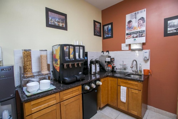 Pointe Plaza Hotel image 12