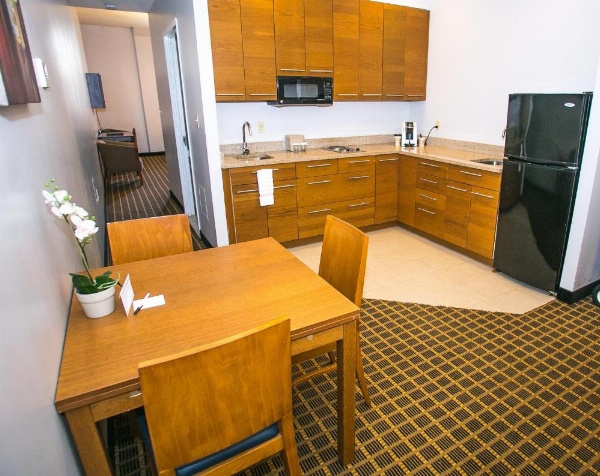 Pointe Plaza Hotel image 29