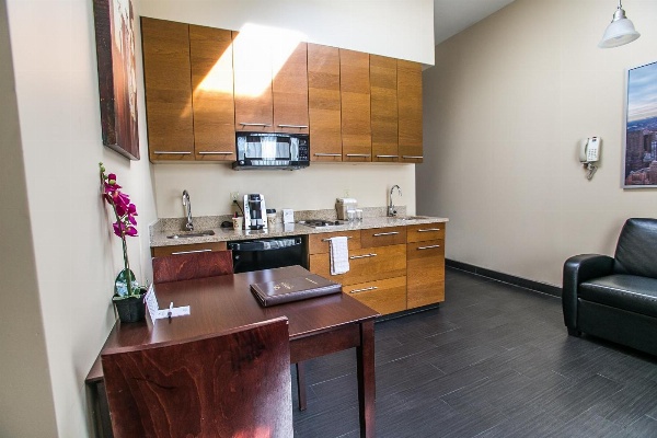 Pointe Plaza Hotel image 5